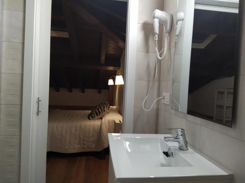 Koupelna v ubytování Apartamentos El Brezu
