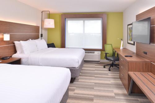 TV a/nebo společenská místnost v ubytování Holiday Inn Express & Suites Omaha Airport by IHG