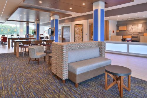 Restaurace v ubytování Holiday Inn Express & Suites Omaha Airport by IHG