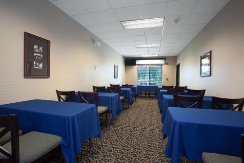 a dining room with blue tables and chairs at Holiday Inn Express Hotel & Suites Silt - Rifle by IHG in Silt