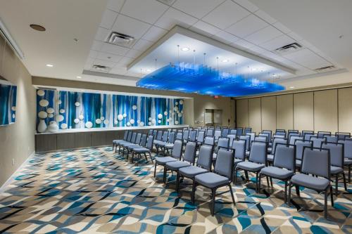 Holiday Inn Express & Suites Orlando At SeaWorld by IHG - With Free Shuttle Service to SeaWorld Parks photo 33