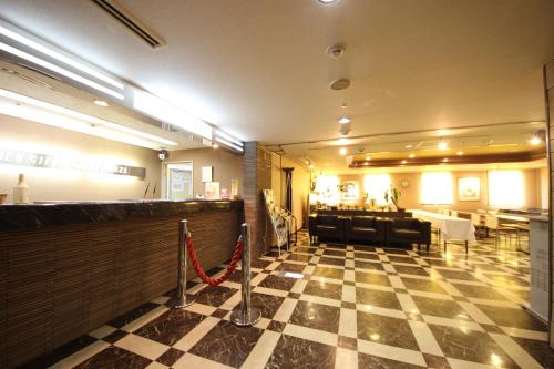 Area lobi atau resepsionis di New Gifu Hotel Plaza