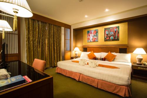 Ένα ή περισσότερα κρεβάτια σε δωμάτιο στο Songphanburi Hotel