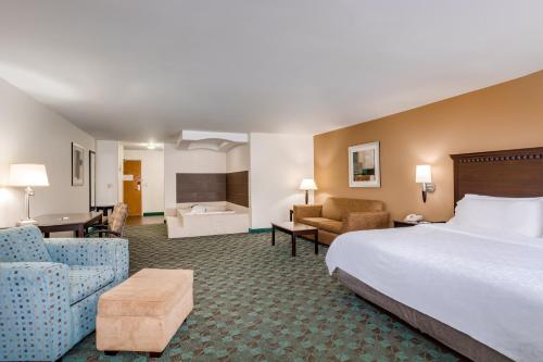 Foto da galeria de Holiday Inn Express Hotel & Suites Canton, an IHG Hotel em Canton
