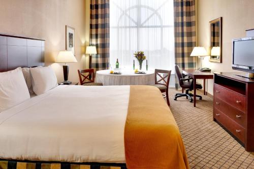 a hotel room with a large bed and a desk at Holiday Inn Express Hotel & Suites Millington-Memphis Area by IHG in Millington