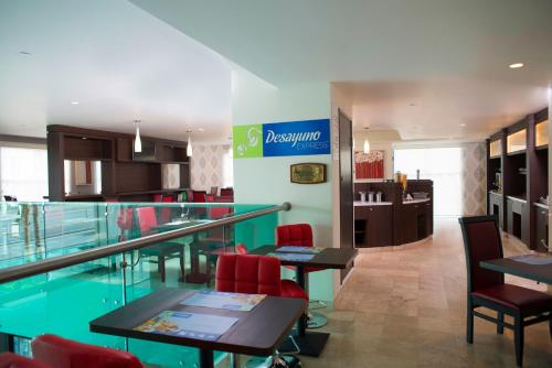 Photo de la galerie de l'établissement Holiday Inn Express & Suites Queretaro, an IHG Hotel, à Querétaro
