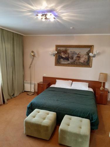 Giường trong phòng chung tại Stara Vezha Hotel