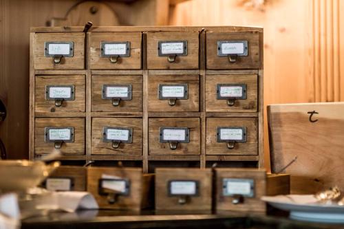 a wooden chest of drawers with computers on it at Hotel Tann in Collalbo