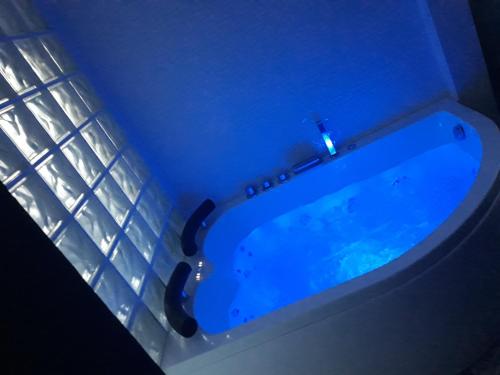a bath tub with a blue light in a bathroom at Casa Rural Aguachales in Villanueva-Matamala