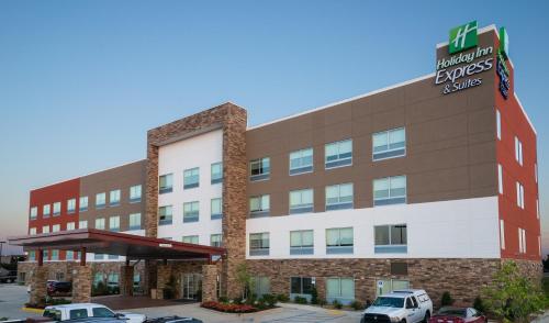 an image of a tru by hilton hotel at Holiday Inn Express & Suites - Southaven Central - Memphis, an IHG Hotel in Southaven