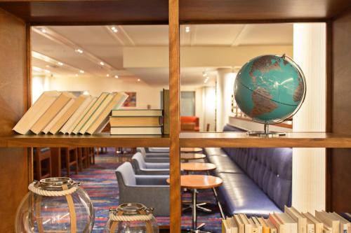 Holiday Inn Express Hotel & Suites Fisherman's Wharf, an IHG Hotel Image
