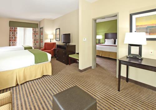 Holiday Inn Express & Suites Maumelle, an IHG Hotel TV 또는 엔터테인먼트 센터