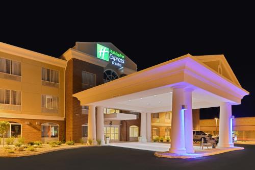 a hotel with a sign on the front of it at Holiday Inn Express & Suites New Martinsville by IHG in New Martinsville