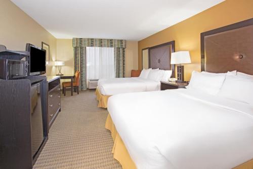 Ένα ή περισσότερα κρεβάτια σε δωμάτιο στο Holiday Inn Express Hotel & Suites Lexington by IHG