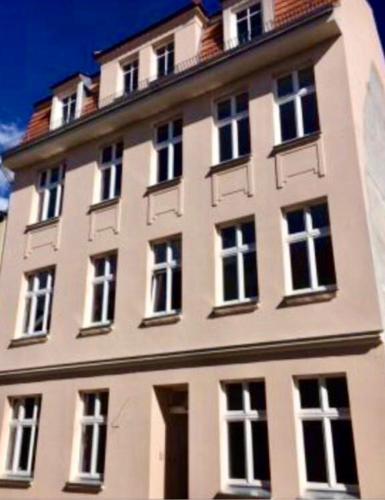 a large white building with many windows on it at Ferienwohnungen am Ruppiner See und Fontane Therme in Neuruppin