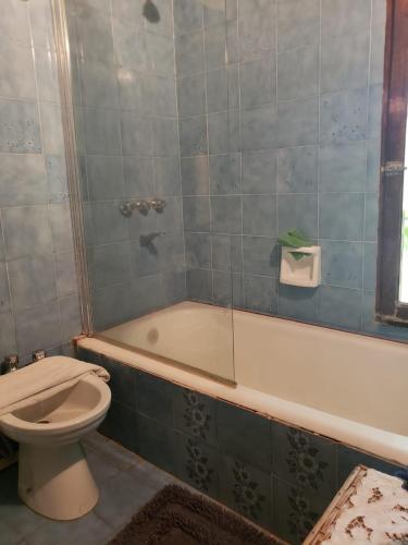 a bathroom with a toilet and a tub and a sink at Casa Vistalba B La Capilla in Ciudad Lujan de Cuyo