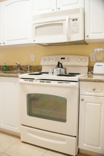 Dapur atau dapur kecil di Villas at Fortune Place
