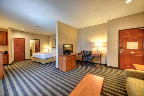 A seating area at Holiday Inn Express Hotel & Suites Manteca, an IHG Hotel