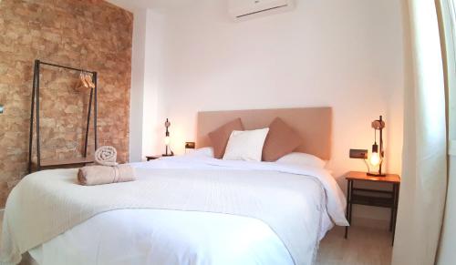 Postel nebo postele na pokoji v ubytování Sol Deluxe Nerja