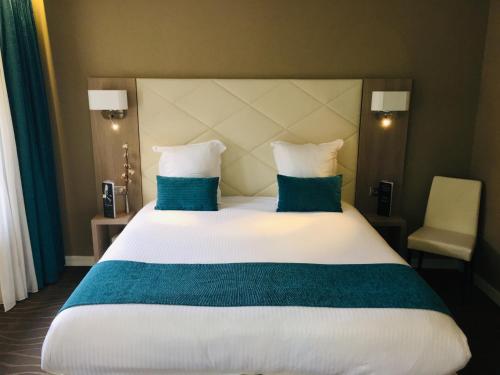 Ένα ή περισσότερα κρεβάτια σε δωμάτιο στο Hotel Normandy