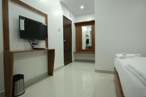 Μια τηλεόραση ή/και κέντρο ψυχαγωγίας στο Hotel BG Inn