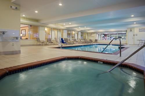 a large swimming pool in a hotel room at Holiday Inn Express & Suites Vandalia, an IHG Hotel in Vandalia