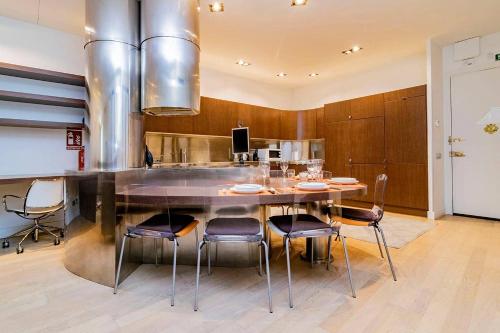 Luxury Apartment in La Latina by Batuecas