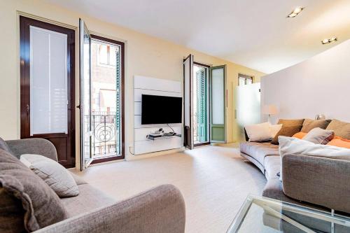 Luxury Apartment in La Latina by Batuecas