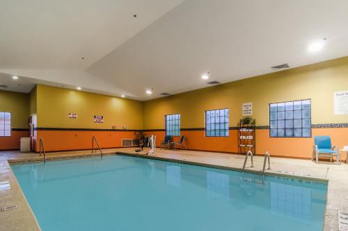 a large swimming pool in a hotel room at Holiday Inn Express Hotel & Suites Vinita by IHG in Vinita