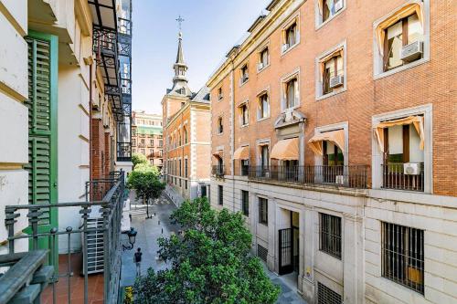 Luxury Apartment in La Latina by Batuecas