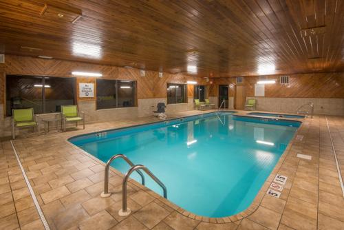 a large swimming pool in a building with a wooden ceiling at Holiday Inn Express Hotel & Suites Wauseon, an IHG Hotel in Wauseon