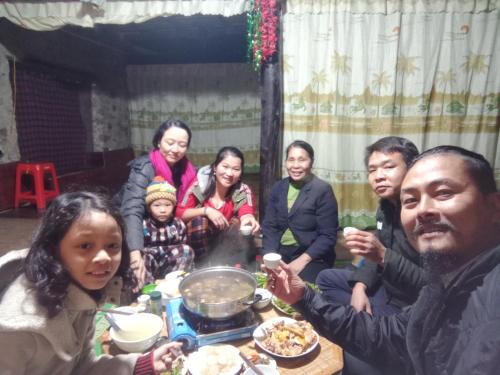 Επισκέπτες που μένουν στο Quang Thuận Bản Giốc Homestay