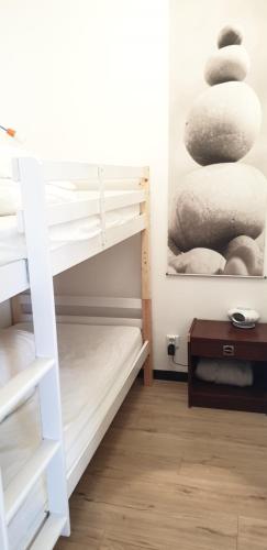 a room with two bunk beds and a painting of rocks at Les Petites Jardaises,6-8pers, tout à pied, plages, centre ville, port in Jard-sur-Mer