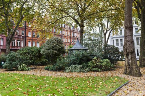 Gledhow Gardens by Onefinestay