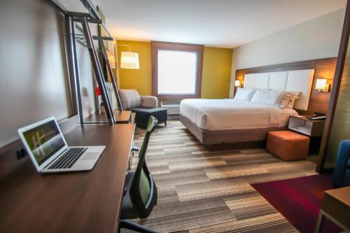 Holiday Inn Express & Suites Miami Airport East, an IHG Hotel Image