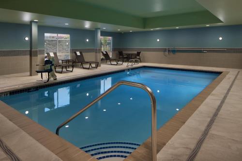 Holiday Inn Express & Suites - Portland Airport - Cascade Stn, an IHG Hotel Image