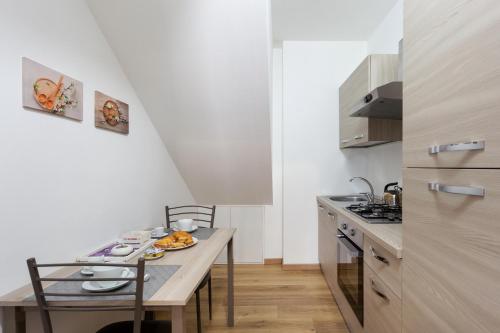 Kuchyňa alebo kuchynka v ubytovaní Centre Apartment Grotte Bianche