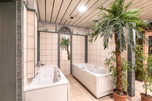 Hotel Demas München-Unterhachingにあるバスルーム
