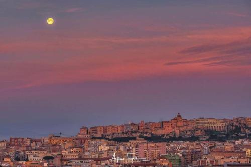 Nespecifikovaný výhled na destinaci Cagliari nebo výhled na město při pohledu z apartmánu