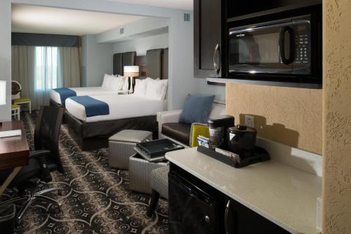 Gallery image of Holiday Inn Express & Suites Kansas City Airport, an IHG Hotel in Kansas City