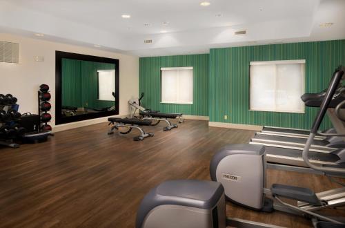 Фитнес-центр и/или тренажеры в Holiday Inn Express Independence - Kansas City by IHG