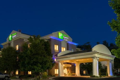 a hotel with a sign on the front of it at Holiday Inn Express Independence - Kansas City, an IHG Hotel in Independence