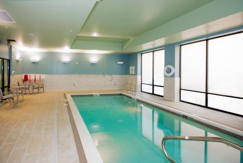 Holiday Inn Express & Suites Pittsburgh North Shore, an IHG Hotel Image