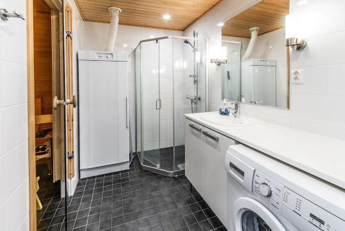 Ванная комната в Ruka Chalets Ski-Inn