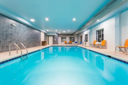 Holiday Inn Express Hotel and Suites Petersburg - Fort Lee, an IHG Hotel, Petersburg – Updated 2023 Prices Holiday Inn Express Hotel and Suites Petersburg - Fort Lee, an IHG Hotel, Petersburg – Updated 2023 Prices
