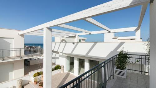Balkoni atau teres di Rivazzurra Homes - B