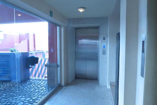 an entrance to a hospital hallway with a glass door at Hotel Son- Mar Monterrey Centro in Monterrey