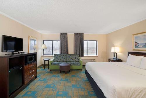 a hotel room with a bed and a television at La Quinta by Wyndham Jackson in Jackson