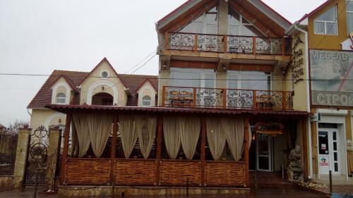 a house with a balcony on the side of it at Racu in Komrat