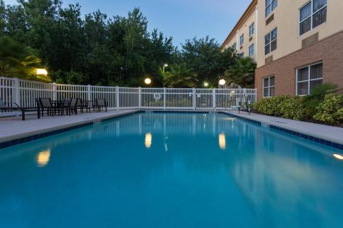 a swimming pool in front of a building at Holiday Inn Express & Suites Plant City by IHG in Plant City